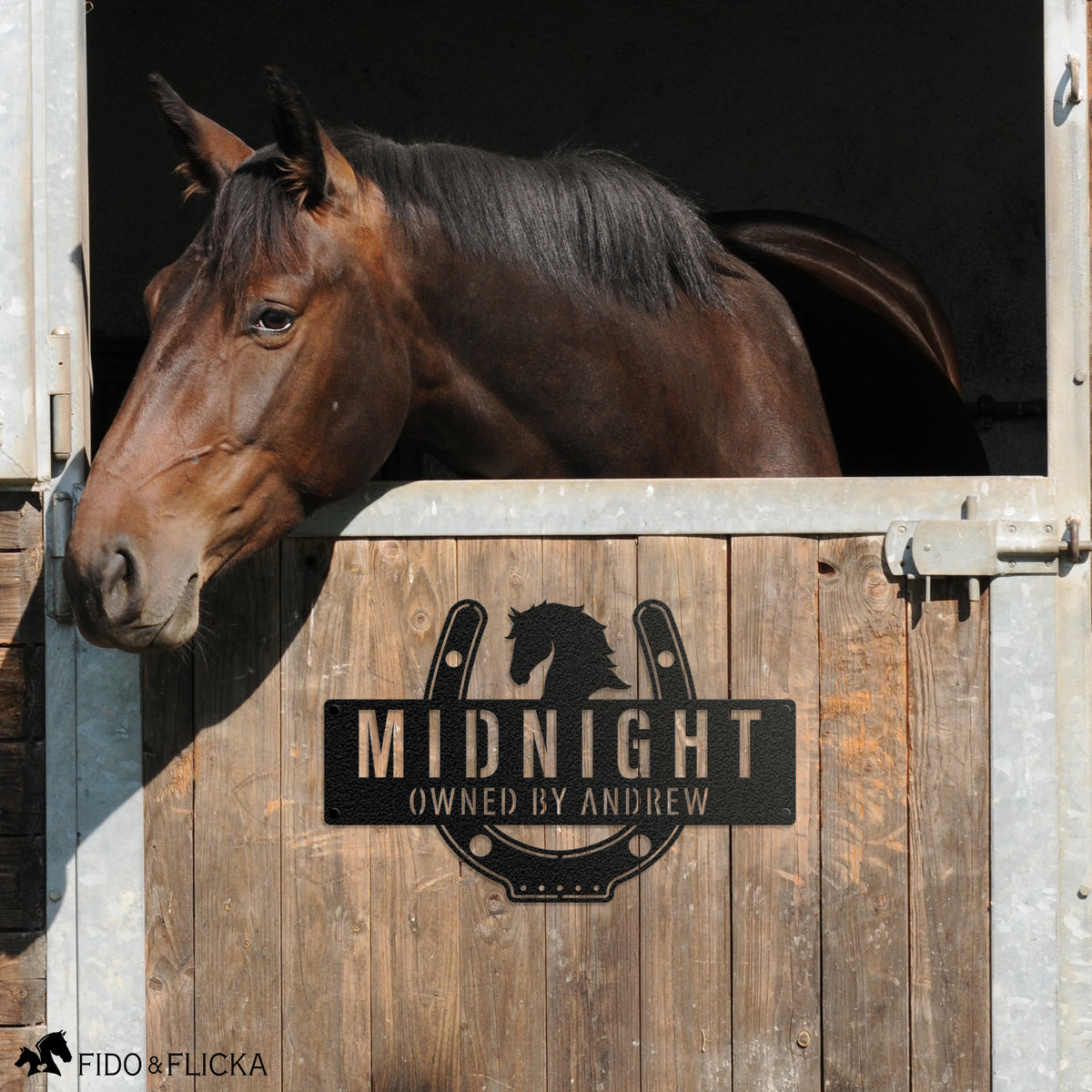 horse stall name plate with horse name and horseshoe